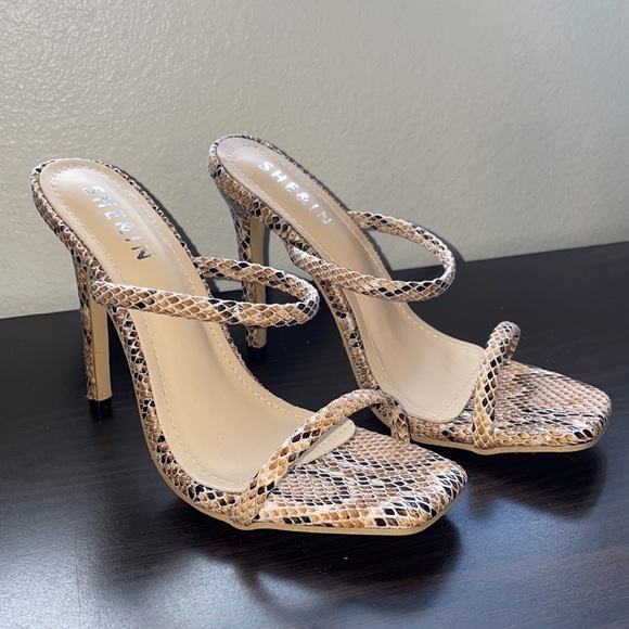 Snake print heels - Picture 2 of 5